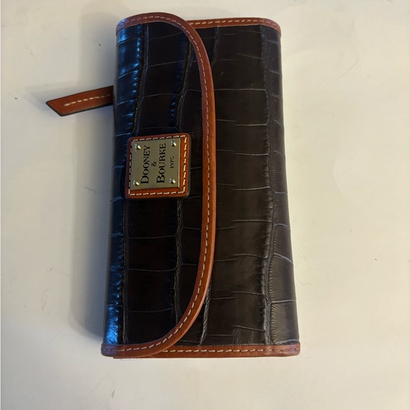 Dooney & Bourke Landon Continental Croc Embossed Clutch/Wallet in Espresso NWOT - Picture 6 of 10